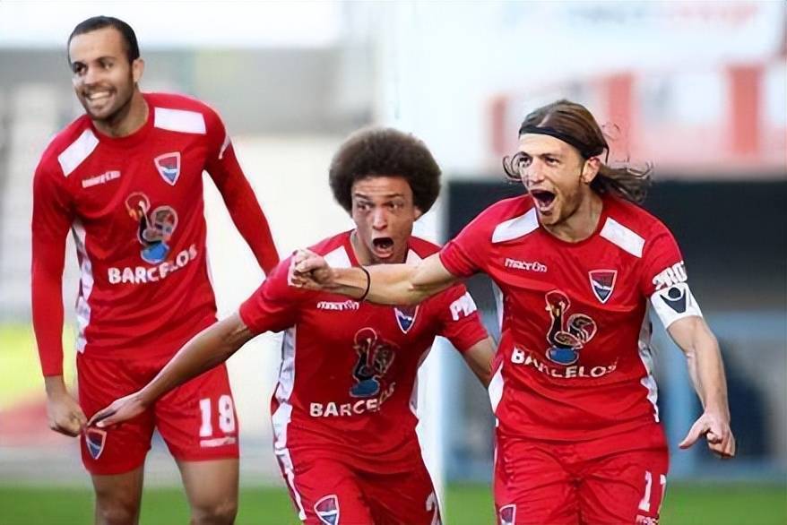 db体育官网-冲刺阶段体能课后，斯图加特止住颓势备战葡超，话题不断，医务组通报恢复